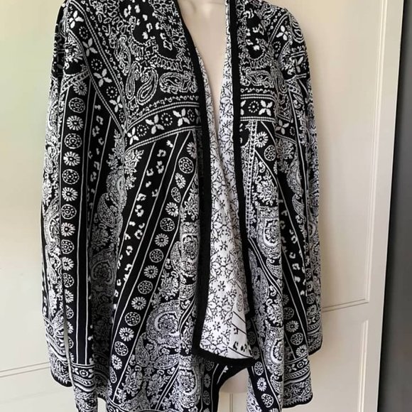 Chico's Black & White Bandana Print Cardigan Sweater-NWT - Picture 1 of 6